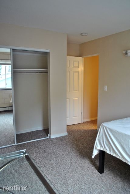 Building Photo - 3 br, 1 bath Apartment - 727 Packard St 1