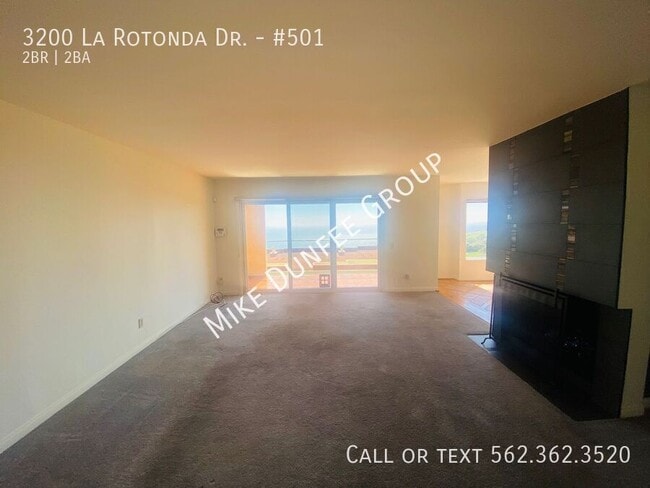 Building Photo - 3200 La Rotonda Dr