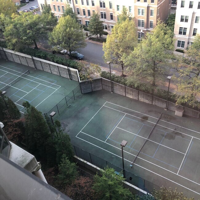 Tennis courts - 1600 N Oak St