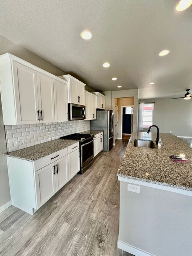 Foto del edificio - Gorgeous 3 Story Home in close to Cottonwo...