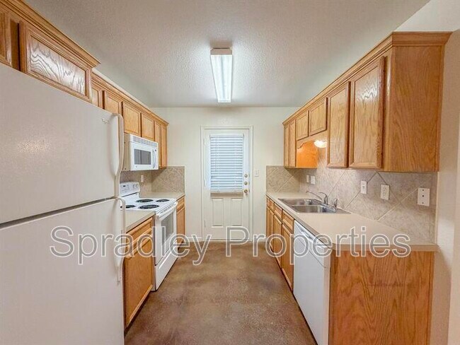 Building Photo - 5608 Luxor Dr