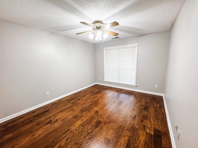 Building Photo - 287 Black Wolf Dr