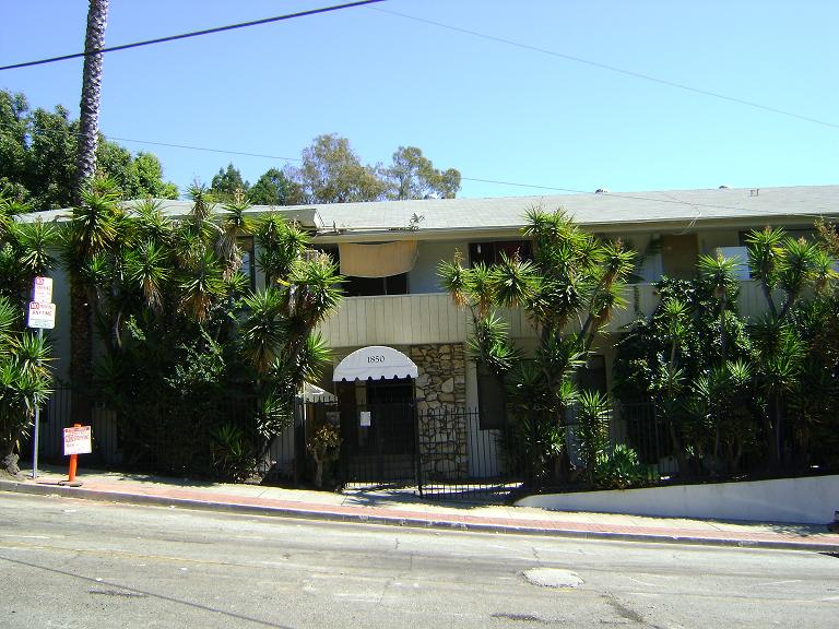 Primary Photo - 1850 N La Brea Ave