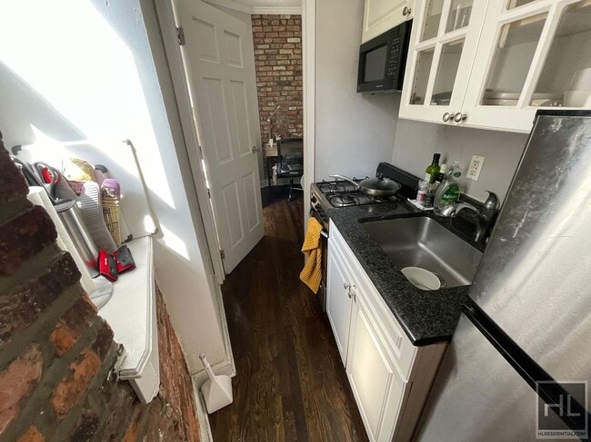 Building Photo - East 13th Street