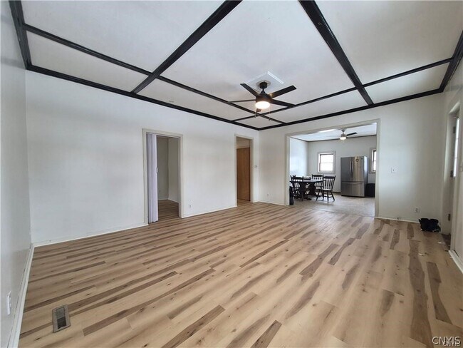 Foto del edificio - 74 W 1st St S