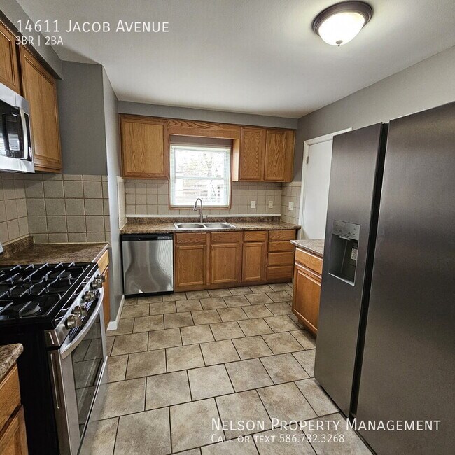 Foto del edificio - 14611 Jacob Ave