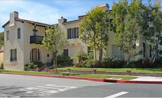 Building Photo - 405 S Crescent Dr