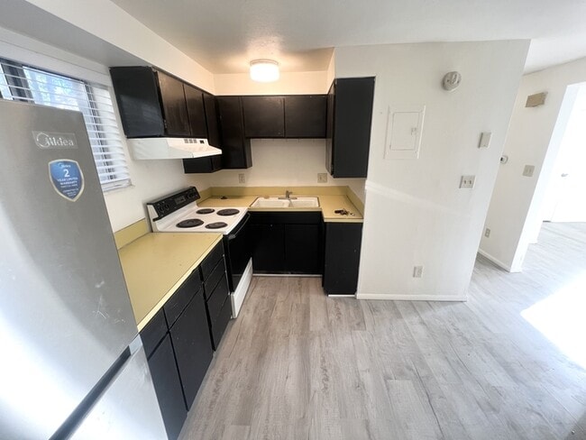 Building Photo - 325 W 100 S