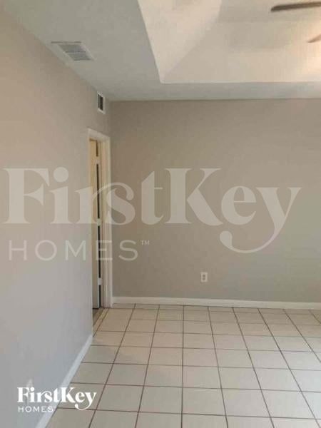 Building Photo - 2876 Fieldstone Dr SE