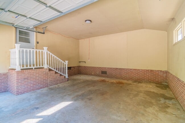 Building Photo - Remodeled ranch home in Lancaster, SC