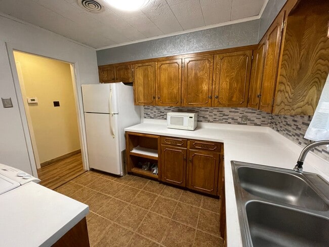 Building Photo - Beautiful house for rent in quiet neighbor...
