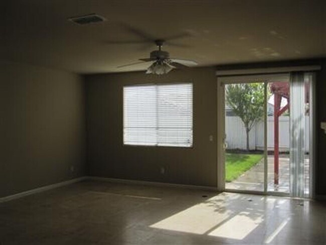 Foto del edificio - Beautiful Home!  4 bedrooms 2bath.