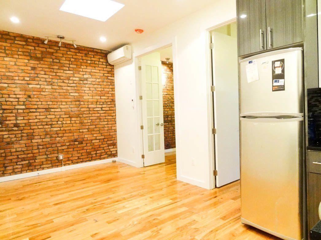 Primary Photo - 1211 Dean St