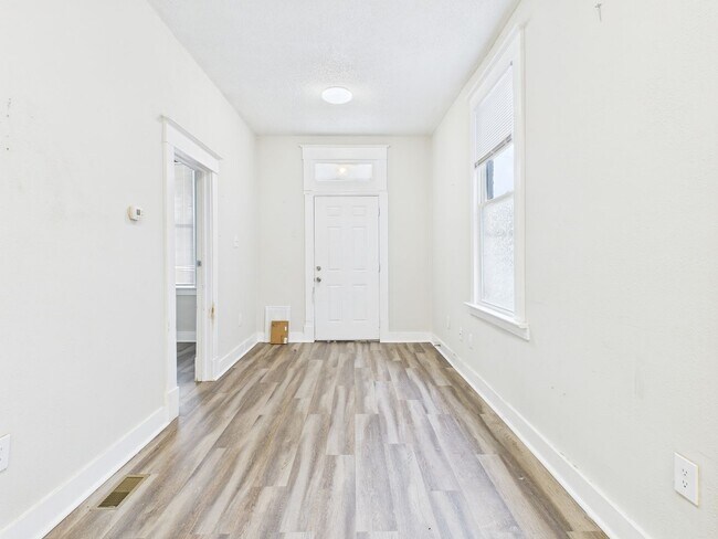 Building Photo - 3314 3rd Ave
