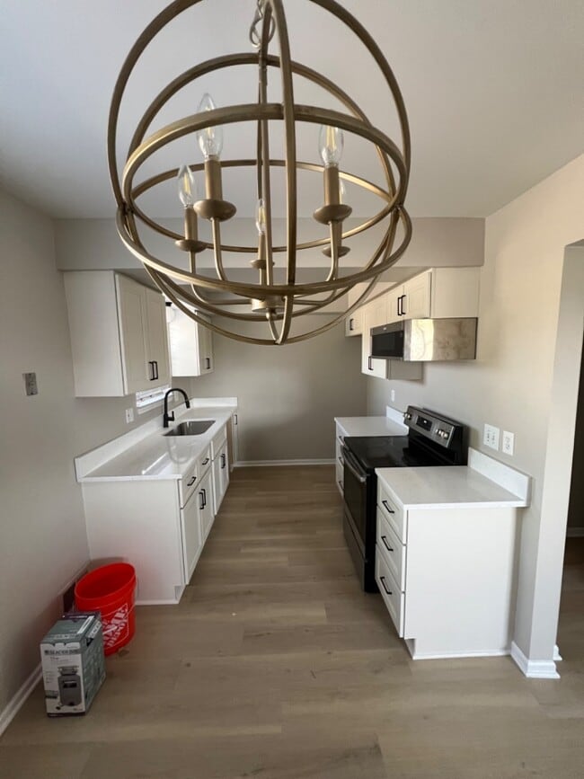 Building Photo - 16974 Cristina Ct