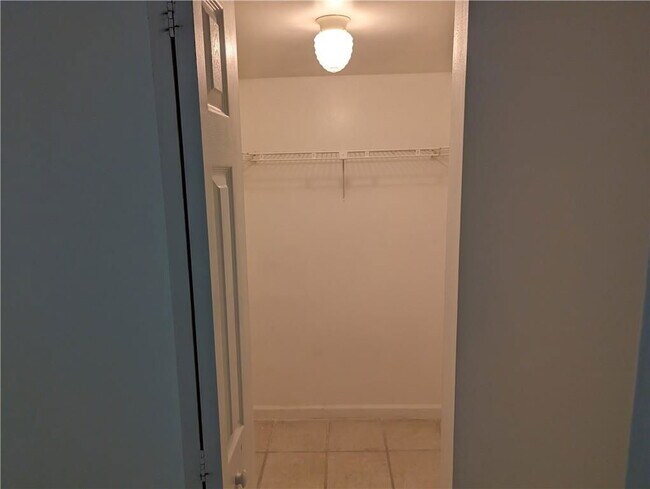 Foto del edificio - 8000 Fairview Dr