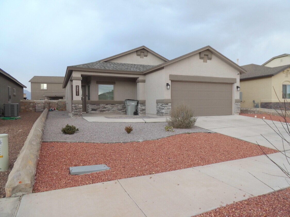 Primary Photo - 12017 Mesquite Thorn Dr