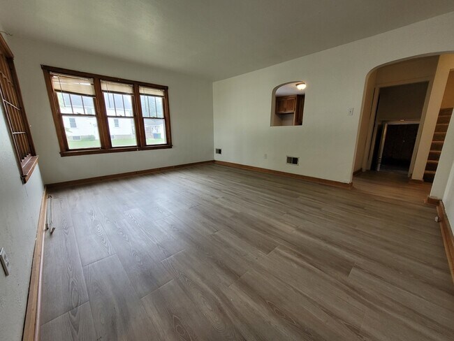 Foto del edificio - 1858 Deckner Ave