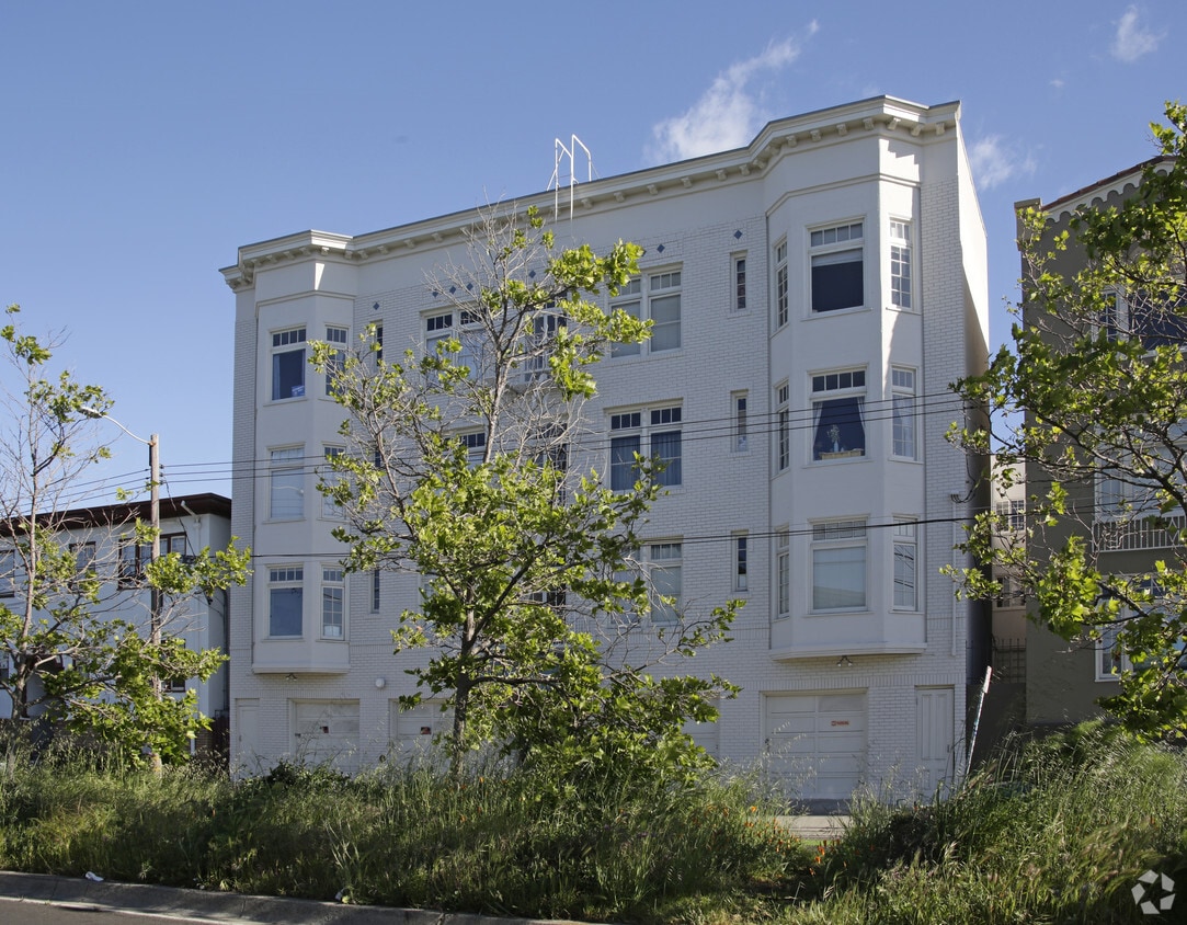 Primary Photo - 456 40th St