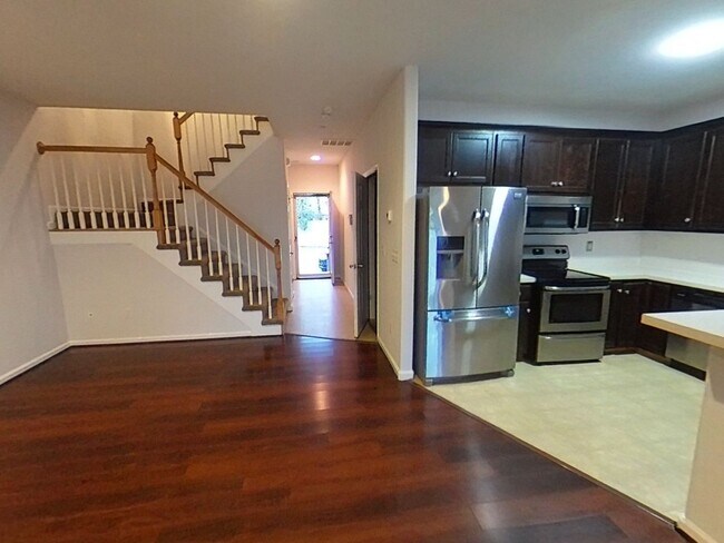 Building Photo - 3 Bedrooms, 2.5 Bathrooms Waterfront Townhouse