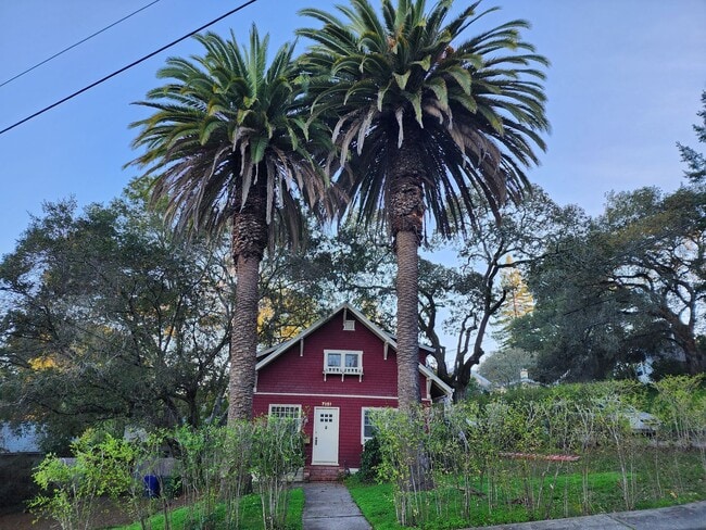 Building Photo - 7251 Maple Ave