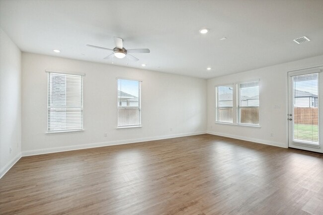 Building Photo - 2521 Wayne Ave