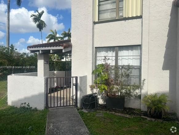 Building Photo - 860 NW 106th Ave