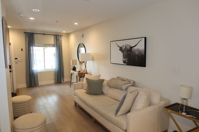 Foto del edificio - 166 W Laurel St