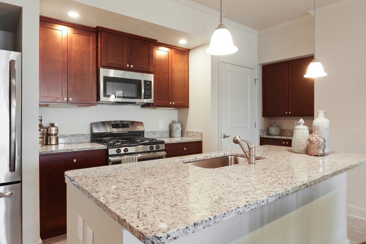 Luxe at Union Hill Apartments at 230 E 30th St Kansas City, MO