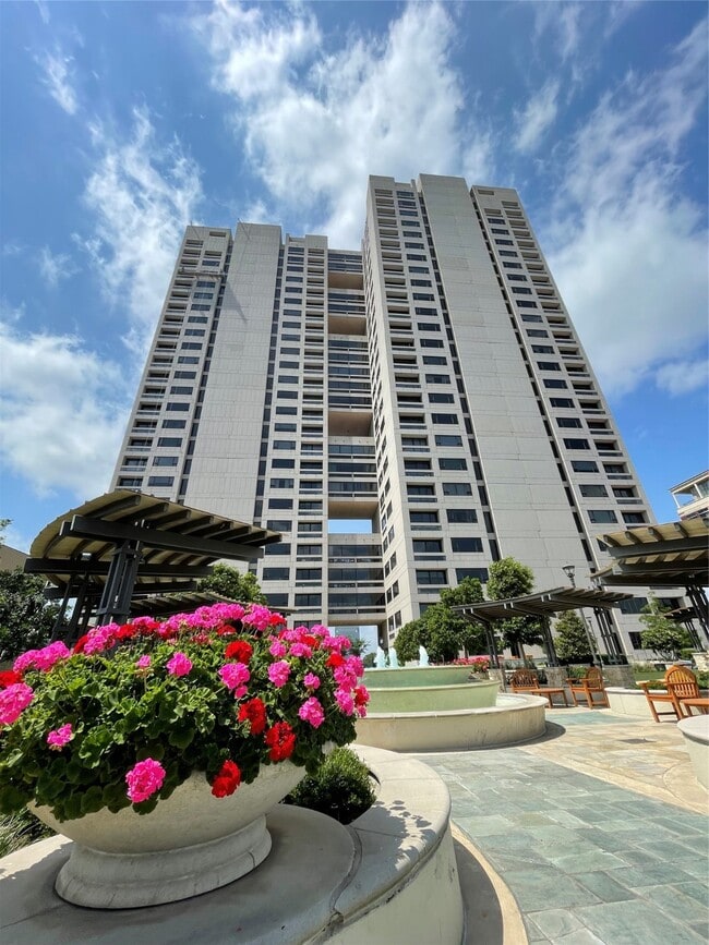 Building Photo - 1111 Hermann Dr