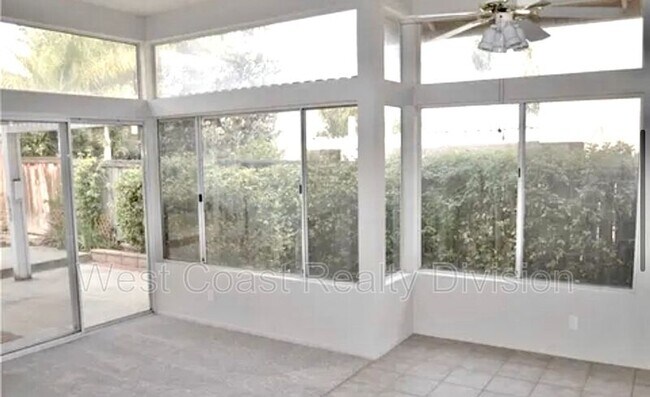 Foto del edificio - 27573 Dandelion Ct