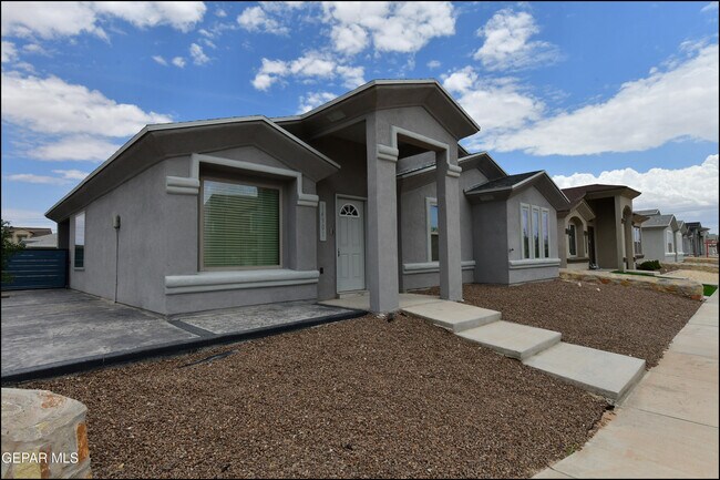 Foto del edificio - 14901 Tierra Isaiah Ave