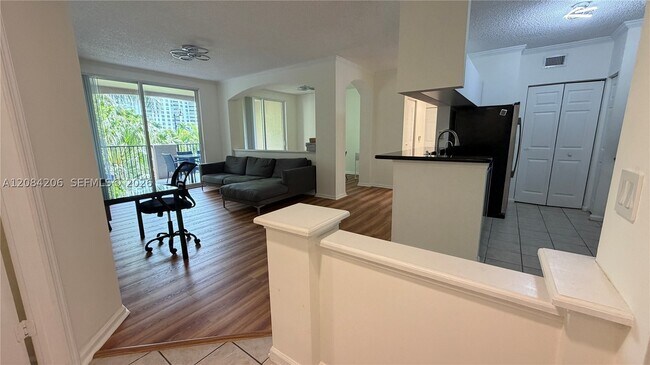Foto del edificio - 17150 N Bay Rd