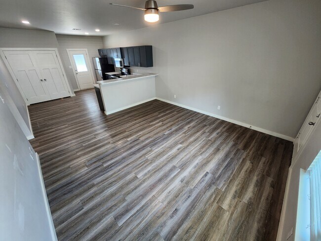 Foto del edificio - 415 E 13th St