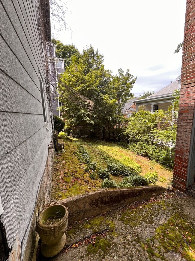 Building Photo - 79 Winthrop Rd