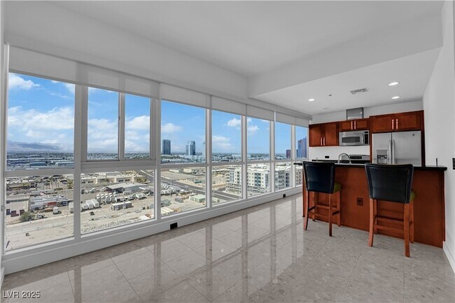 Foto del edificio - 4575 Dean Martin Dr