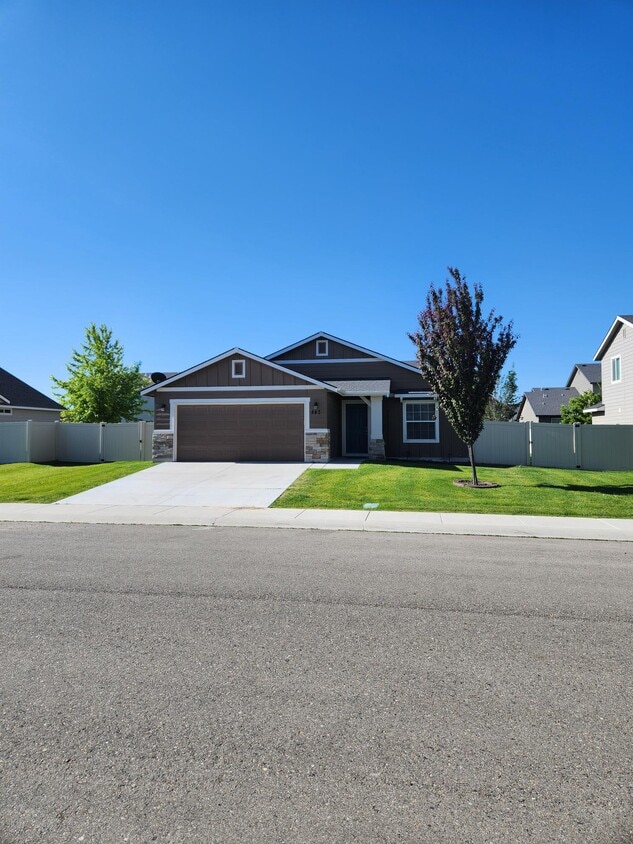 Primary Photo - 843 Bighorn Dr
