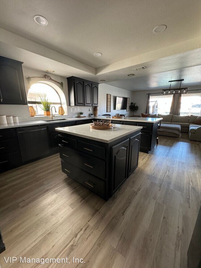 Building Photo - 4 br, 2.5 bath House - 13555 Pyramid Dr
