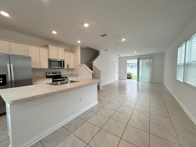 Foto del edificio - 480 Running Woods St
