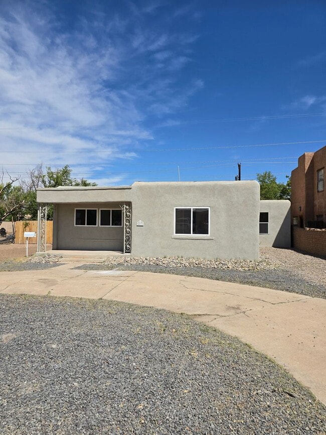 Building Photo - 2533 Aspen Ave NW