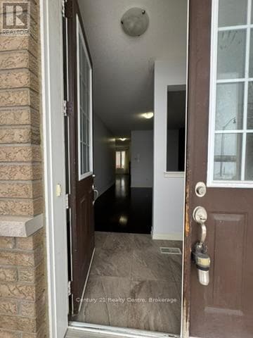 Photo du bâtiment - 355 Royal W Dr