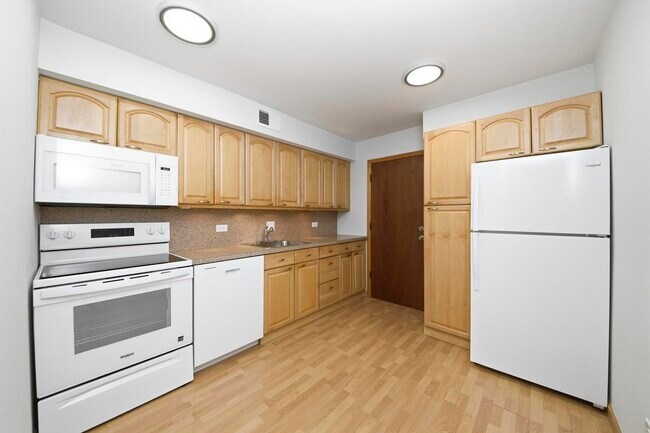 Foto del edificio - 9803 Bianco Terrace