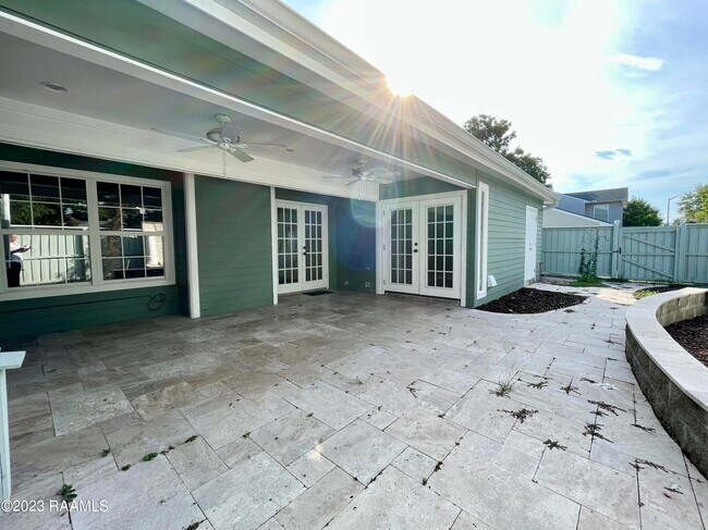 Building Photo - 16 Heatherstone Dr