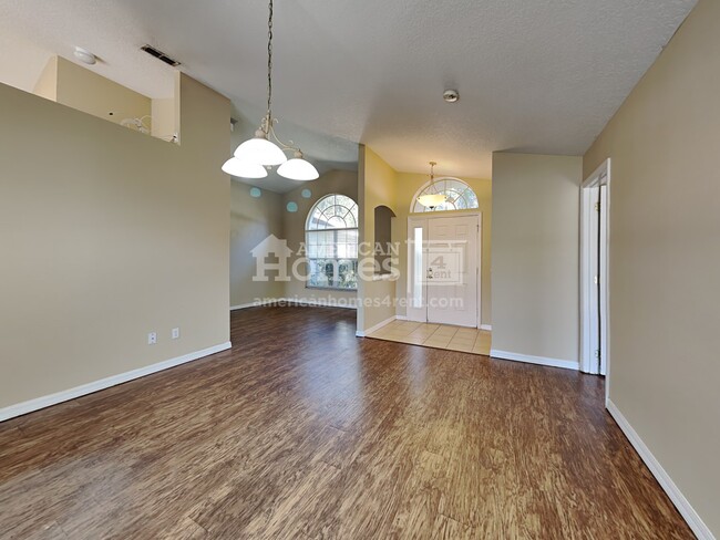 Building Photo - 2041 Ancient Oak Drive