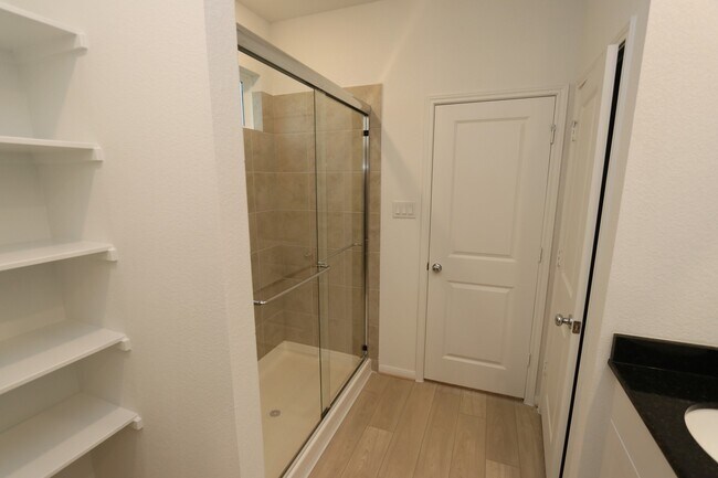 Foto del edificio - 2714 Hollow Alpine Wy