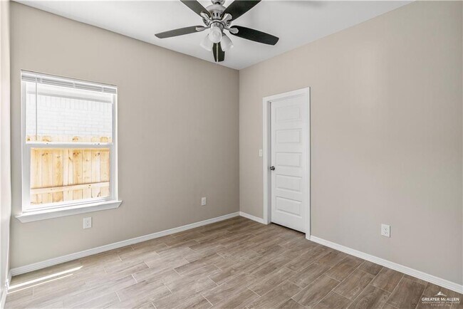 Building Photo - 1618 Playa Dr