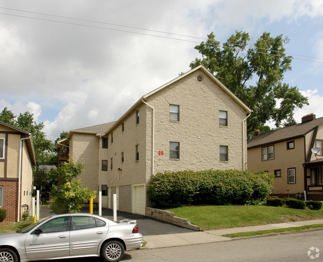 Primary Photo - 88 W Norwich Ave