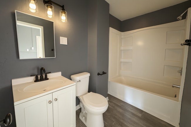 Building Photo - Check this Charming Single-Family Home in Galesburg!