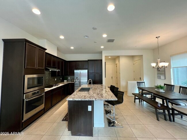 Building Photo - 7333 E Vista Bonita Dr
