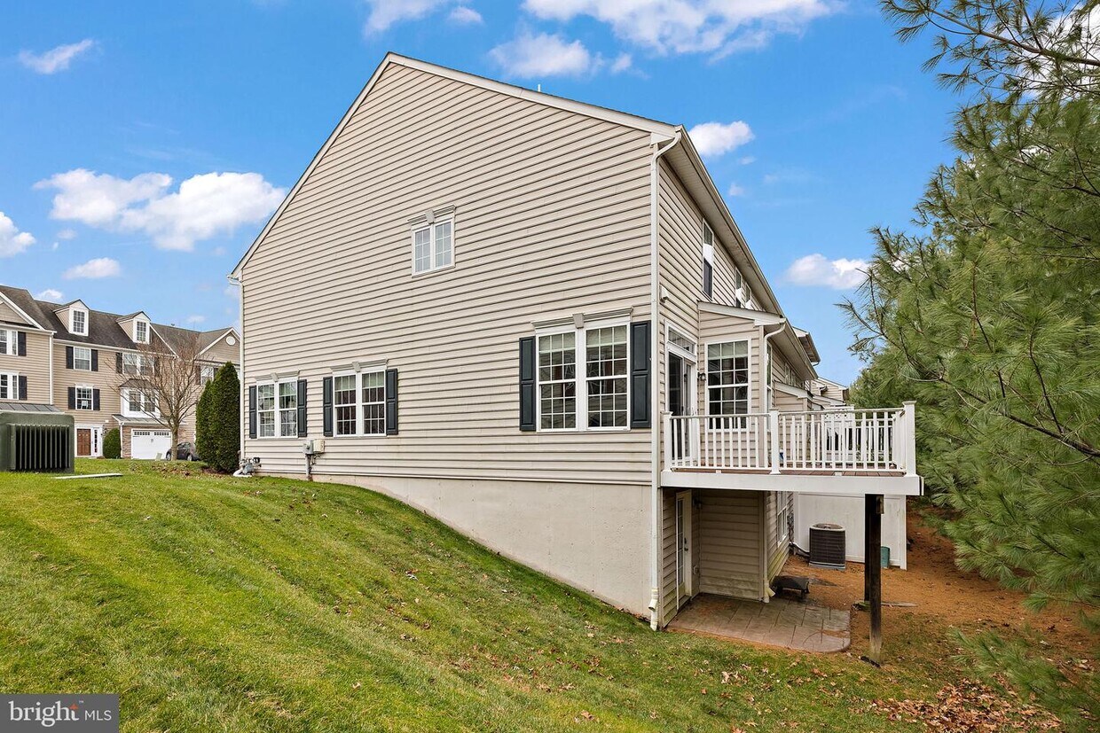 Primary Photo - 253 Tall Trees Cir
